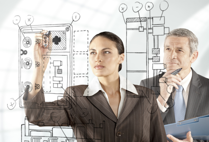 Menschen schreiben an eine Glaswand